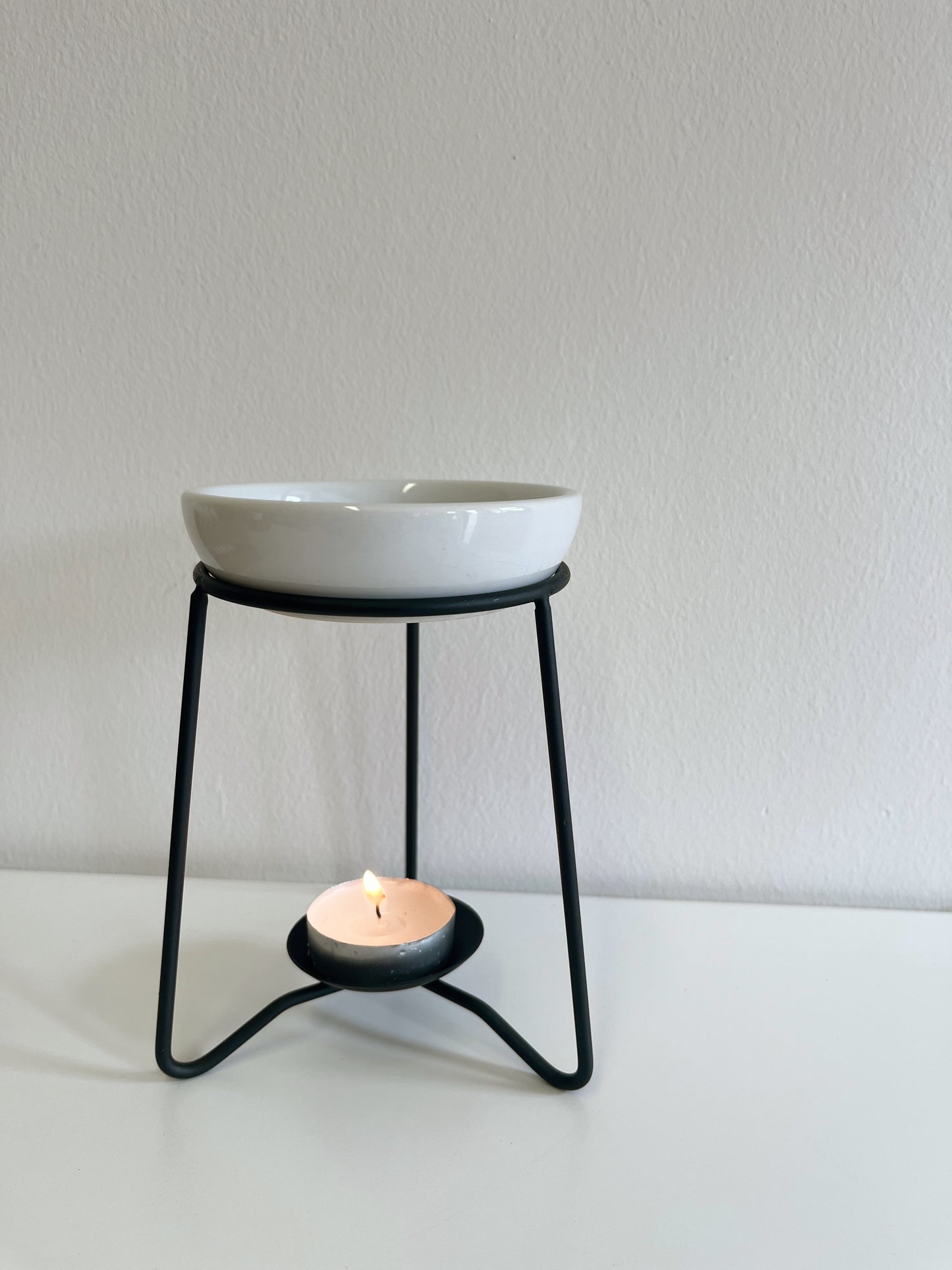 Black stand wax burner